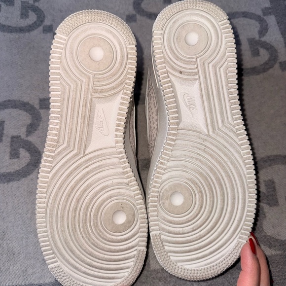 Nike Air Force 1 Cream Pebbled Sneakers, size 6 - Picture 4 of 9